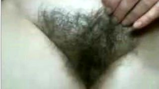 ARAB WIFE SHOWS HER HAIRY PUSSY