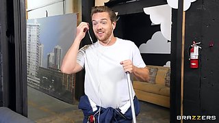 Vending Machine Disasters With Kyle Mason, Carmela Clutch - Brazzers