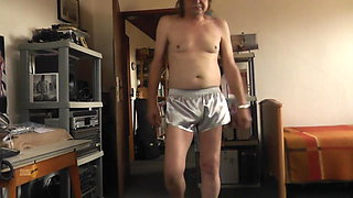 ich in sexy silbershorts