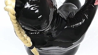Latexdoll Handjob