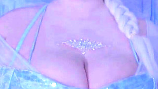Curvy Elsa is not satisfied
