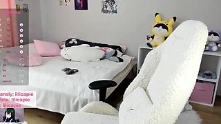 Amateur Webcam Teen Masturbates And Teases