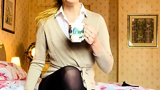 Cumshot amateur MILF suck and jerks dude in the bedroom