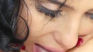 Old and Young Lesbians Gasha & Maria Wars Eat Each Other''s Pussies Out in Bed