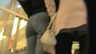 Real amateur blonde upskirt pussy vid
