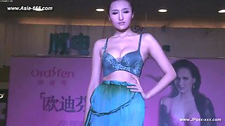 Chinese Model In Sexually Attractive Lingerie Show Erotic Video