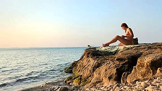 I asked a stranger to put me some sunscreen on a nudist beach