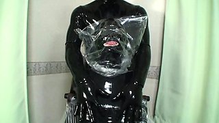 Amateur CDin latex dildoing