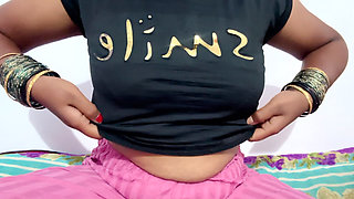 Hot Tamil Aunty on Camera Live Video Call Sex