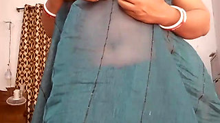 Sexy boudi making fingering video for her audience.