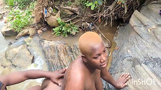 Wet Sarah In Lil Dick And Having Fun In Streem