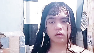 Filipina Babe Plays While on Secret Video Call