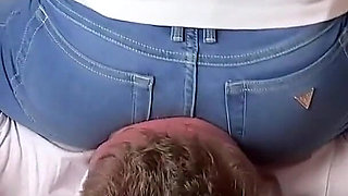 Reverse Facesitting in Jeans Suffer Under Ass