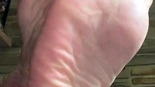 Amateur Foot Fetish Girlfriend Sucks and gives a Footjob