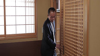 M919g01 a Beautiful Wife Who Falls Into an Abnormal World with Her Husband's Subordinates!