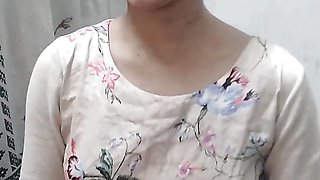 Gao ki larki ko paisa ka lalach deke room pe choda