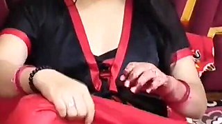 Bhabi Kahi Baat Kar Rahi Thi Hasband Ko Dekh Kar Phone Pussy Me Daal Diya