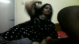 Blowjob by Sexy Aunty in Saree Live Now-cambirds DoT com