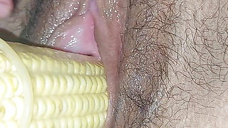 Teaching my stepsister how to squirt while masturbating with her corn, her pussy is creamy and hairy!