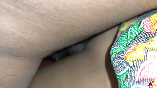 Desi indian girl first time tight pussy xxx video in Hindi. Desi girl xxx video.