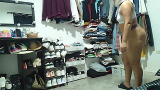 Step-grandpa Watchen Stepdaughter for the Second Time Naked in His Room
