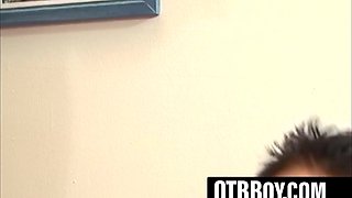 Twinks enjoy condomless threesome action