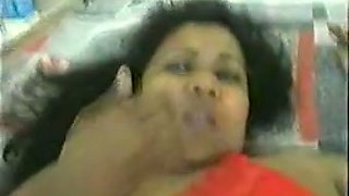 Chunky and busty Indian aunty fucking in missionary position
