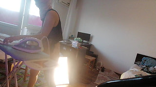 Sexy wife doing chores in the house naked. Cum on wife's big ass. Hot foreplay with a couple, oil massage on the body.