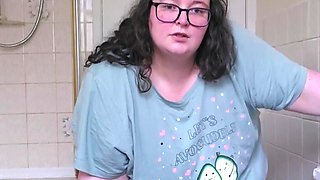 Goddess Bathroom Belly Play