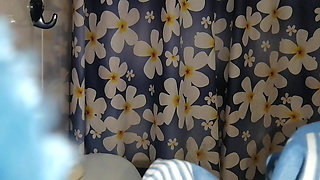I Love Taking a Nice Bath and I End up Masturbating My Pussy