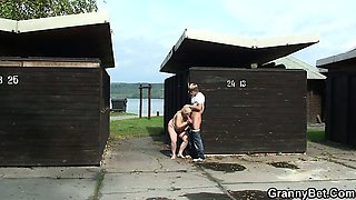 Old blonde gets fucked in the public changing room