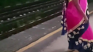 TRAIN TOILET VALI BHABHI Desi bhabhi ko desi ladke ne zam kar choda