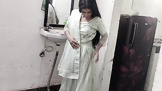 Cute school girl ko paise dekar jabar dasti pakad ke pel diya