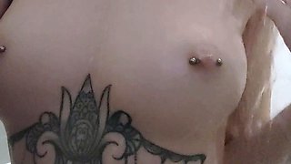 Amateur brunette double toying on webcam