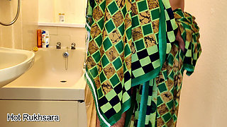 Indian Desi Neighbour Aunty Fucked by Lover in Hotel Room with Big Penis