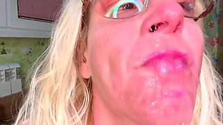 No Se In Degrade My Face With Spit, Snot And Slap,show My Throat