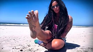 MistressRavenFD - EDGE TO MY BEACH FEET