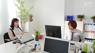 Female Boss And Subordinate Have Sex The Moment They Are Alone In The Office