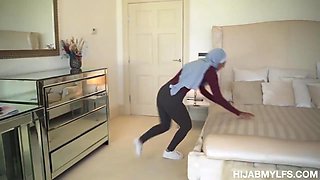 Hijab Milf Cant Believe This Is Happening
