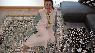 Horny Arab Stepmom Fucks 19 Years Old Stepson