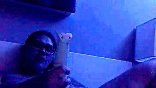 Cute amateur webcam teen girl toying pussy on webcam