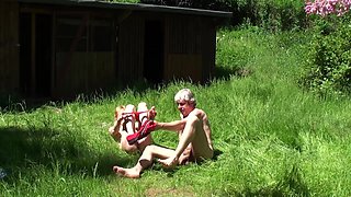 Amateur Mature Couple Fucks Outdoor in the Garden