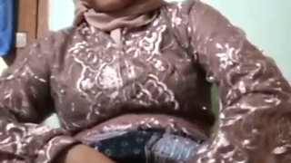 Horny Hijab Alone at Home When It's Quiet, Masturbating Until It's Wet