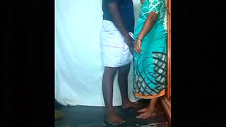 Desi girlfriend fucking in village home"