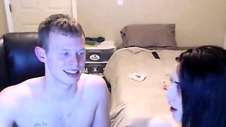 Ass-Licking Webcam Girl Makes Her Boyfriend Giggle