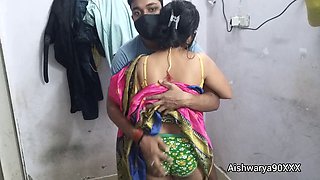 Desi couple Aishwarya Bhabhi gets it on while wearing a saree