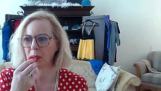 Blonde solo jerking off