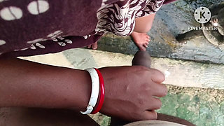 Desi bhabhi ne lund chuste chuste motaya