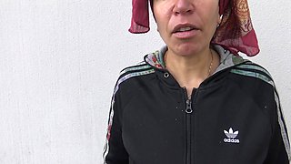 Arab Girl Gives a Handjob to a Stranger During Her Break at the Supermarket