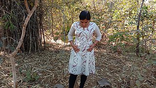 Daring Indian Kamini Bhabhi Getting Fucked in Jungle